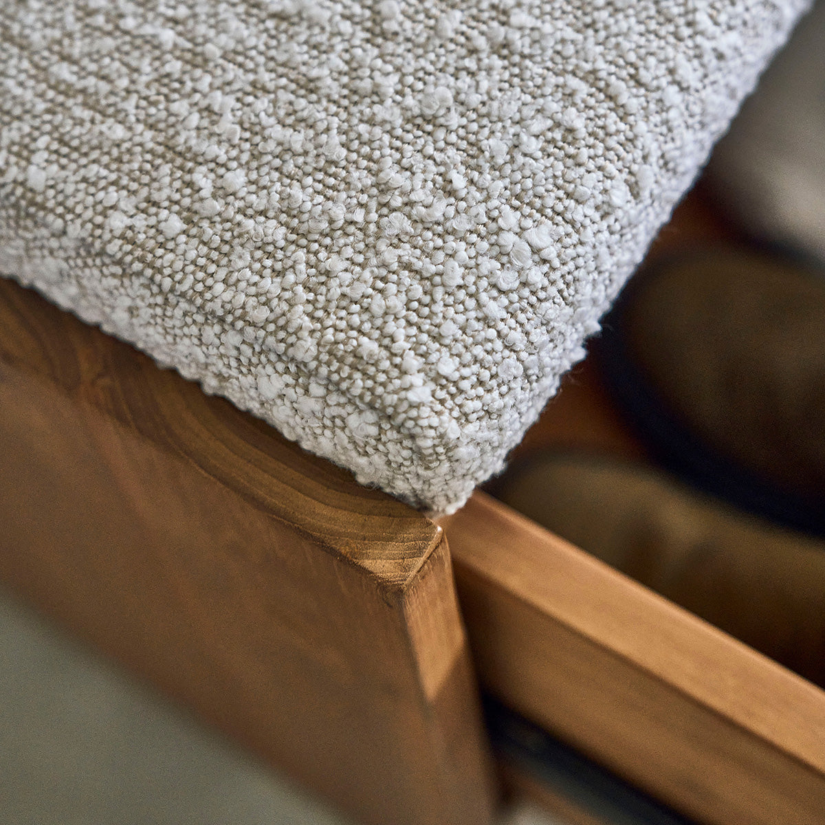 SERENE - Bank aus massivem Teakholz und Bouclé-Stoff 120 cm