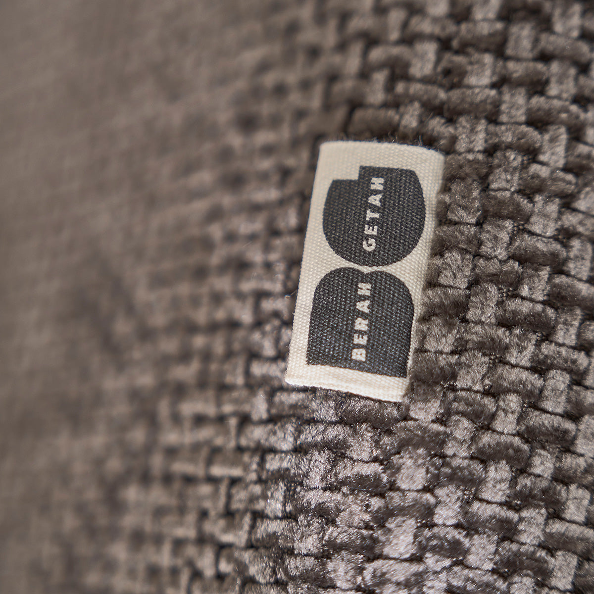 ALPHONSE - Divano dritto a 4 posti in velluto intrecciato moka