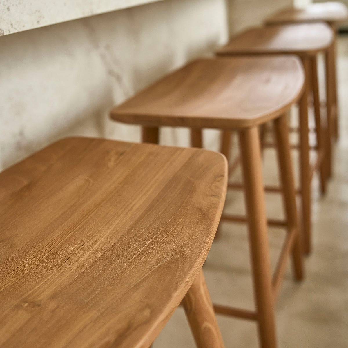 AMBRE - Hocker aus massivem Teakholz 65 cm