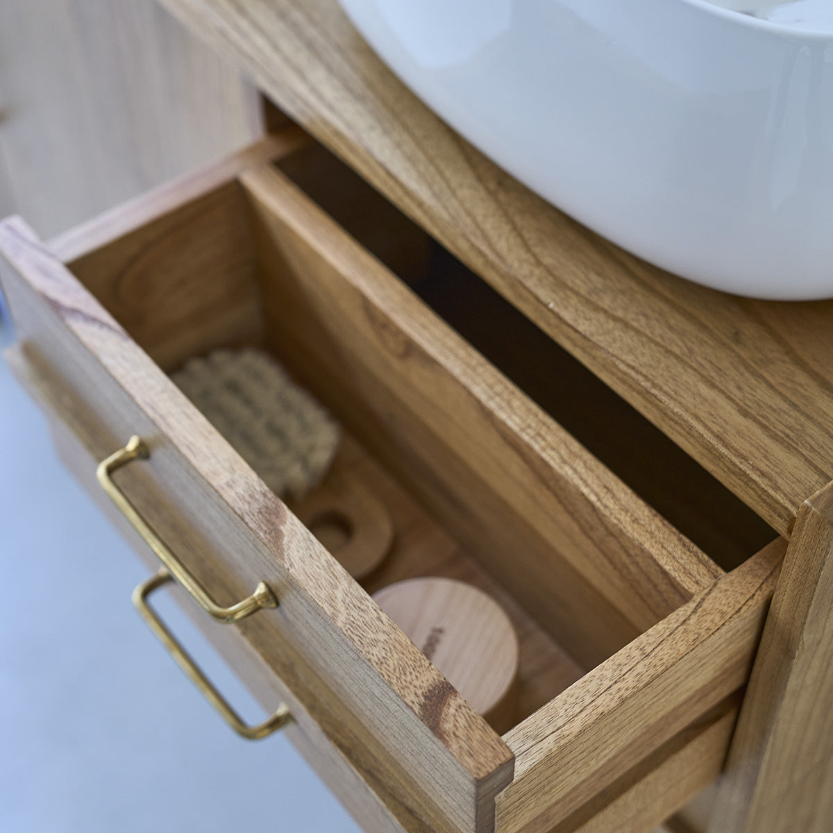 FIFTIES - Waschtischunterschrank aus massivem Mindi 135 cm