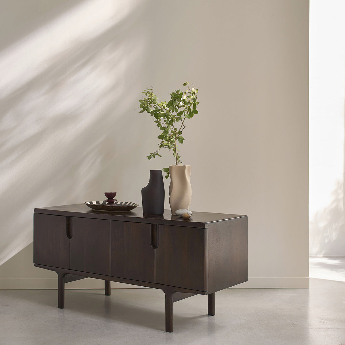 LAZARE - Meuble TV en manguier massif 120 cm