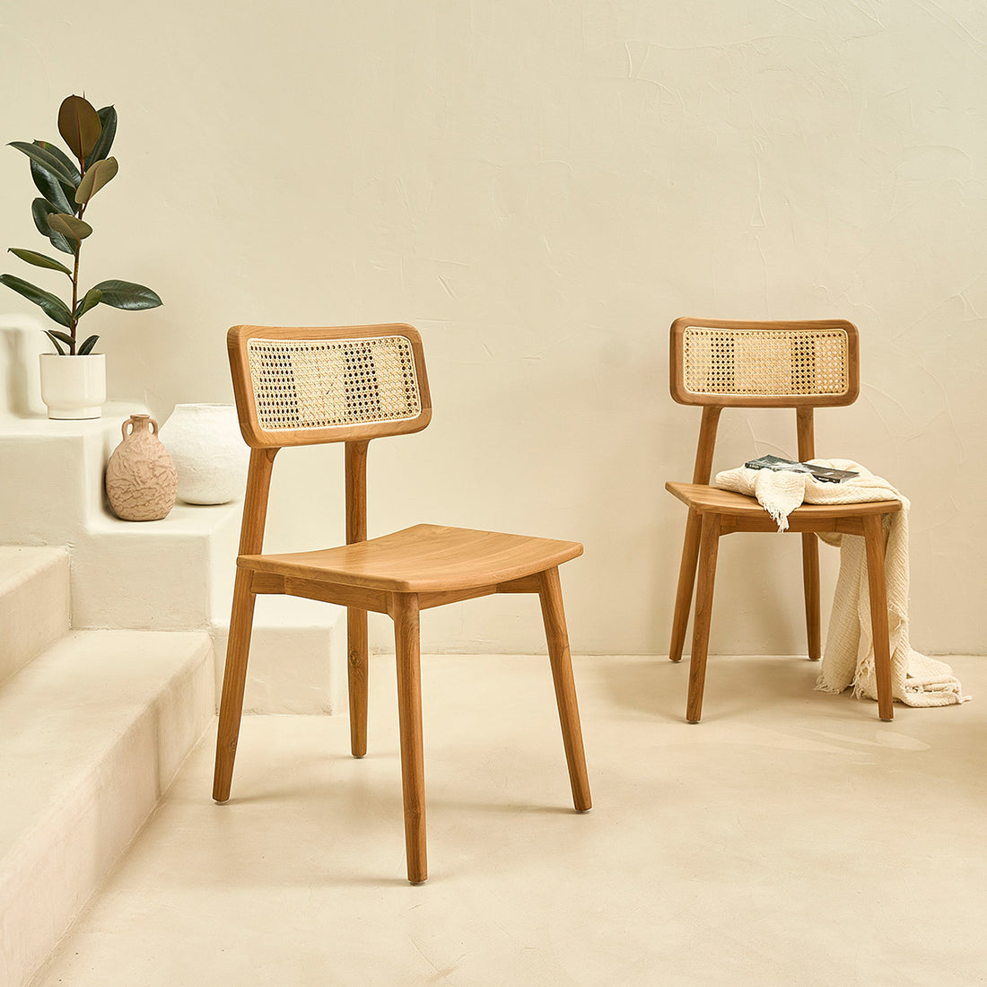 SIXTINE - Lot de 2 chaises en teck massif et cannage