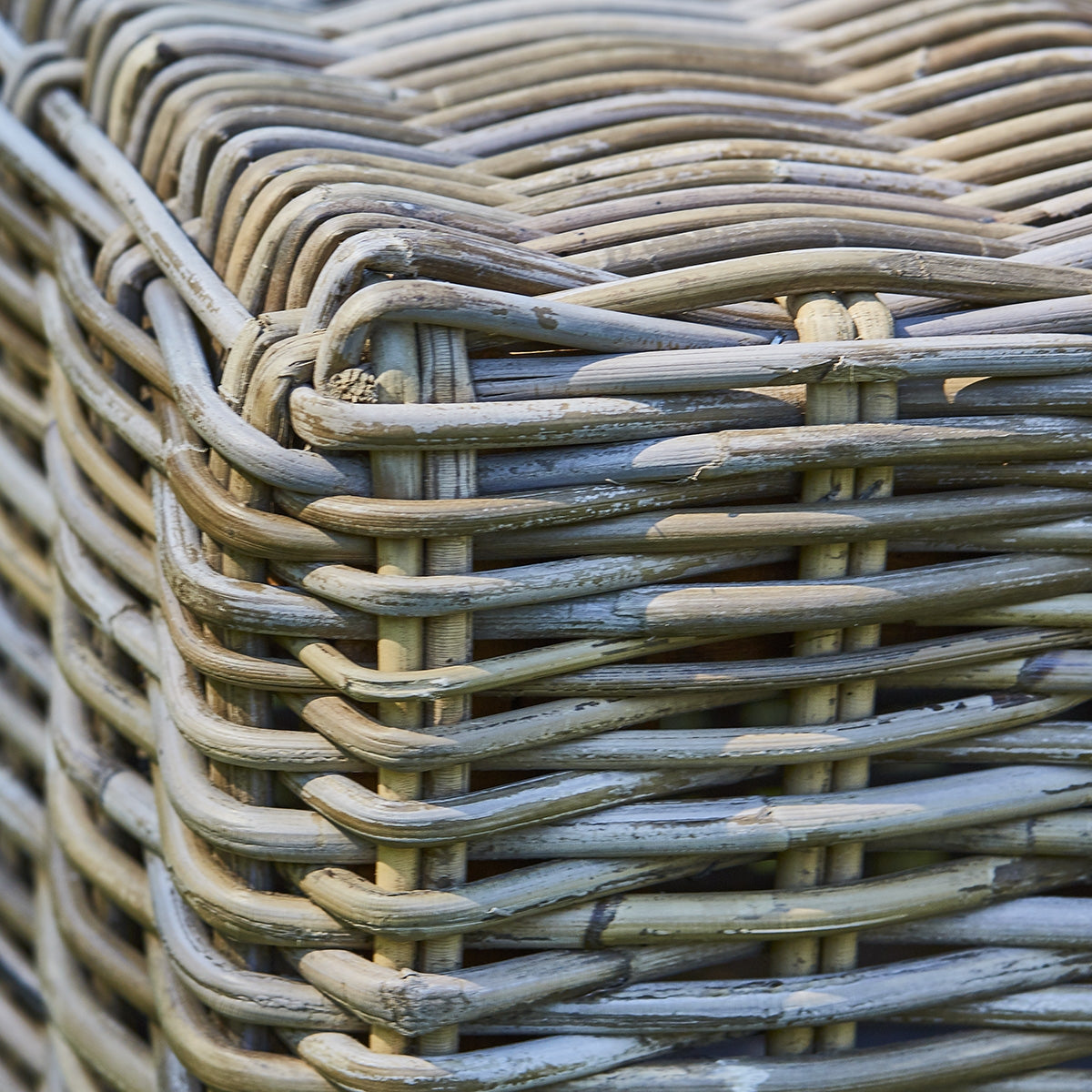 MUSA - Table basse en kubu naturel